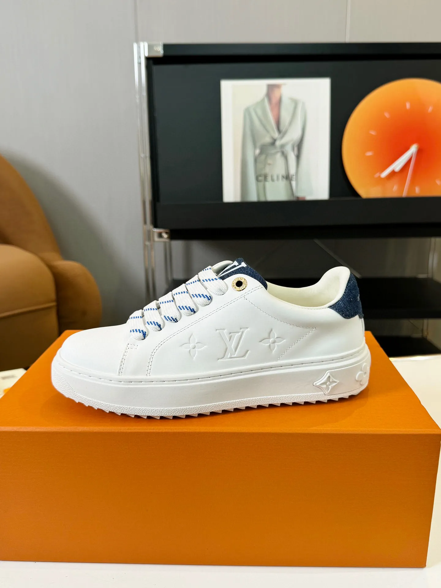 Men's Men's Shoes 💰💰660 Women's LV [Beverly Hills Sports Shoes Series] This Beverly Hills sports shoes are made of grained cow leather with Damier pattern, echoing the current season's leather goods series. The thick rubber outsole is lightweight, and an embossed Louis Vuitton logo adds a branding touch. Padded insole and technical fabric lining enhance comfort.  Detailed Features ♛ Embossed grained cowhide leather ♛ Ultra-lightweight rubber outsole ♛ Louis Vuitton logo on tongue and outsole ♛ Size: 35-40